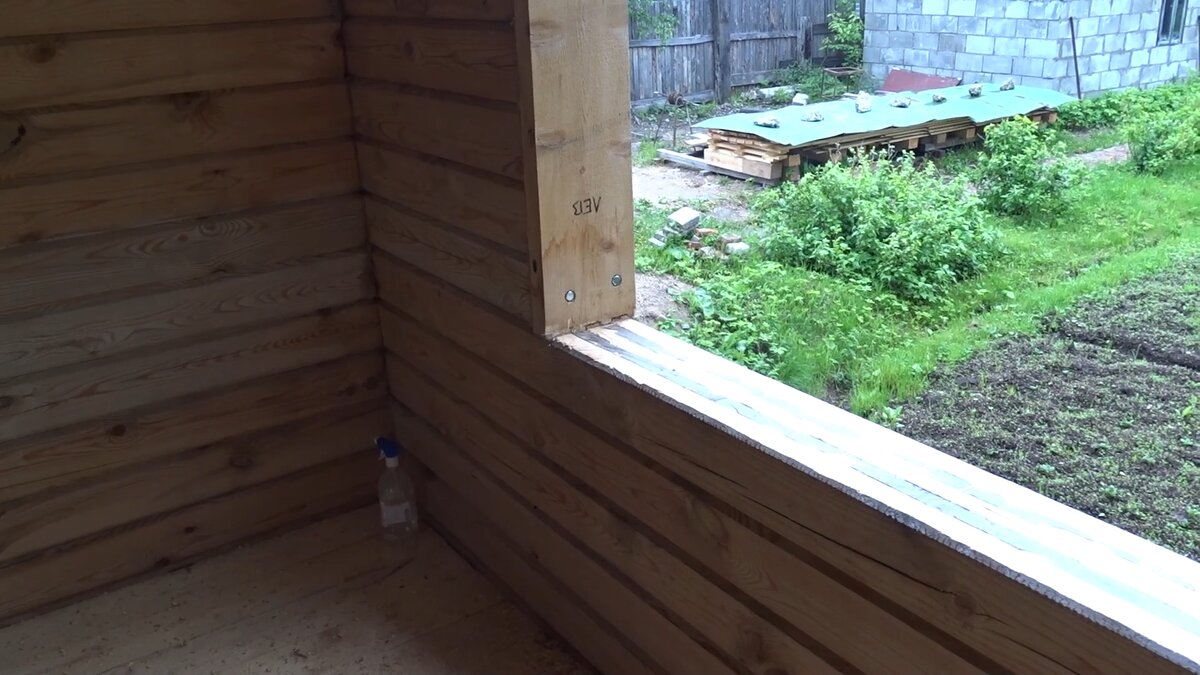 Установка окон в деревянном доме/Монтаж пластикового окна в обсаду ...