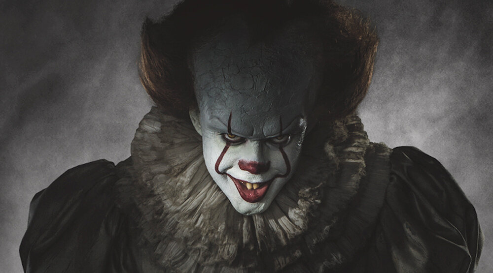 Билл Скарсгард в образе клоуна Пеннивайза