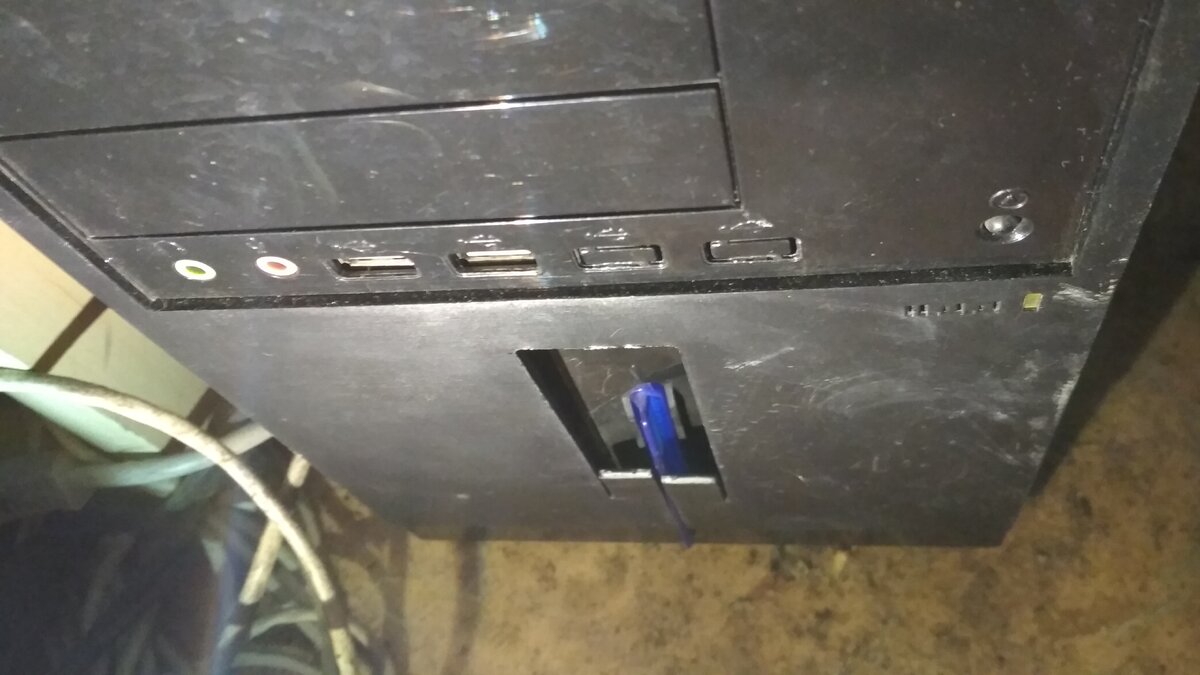 Сломалась кнопка включения.