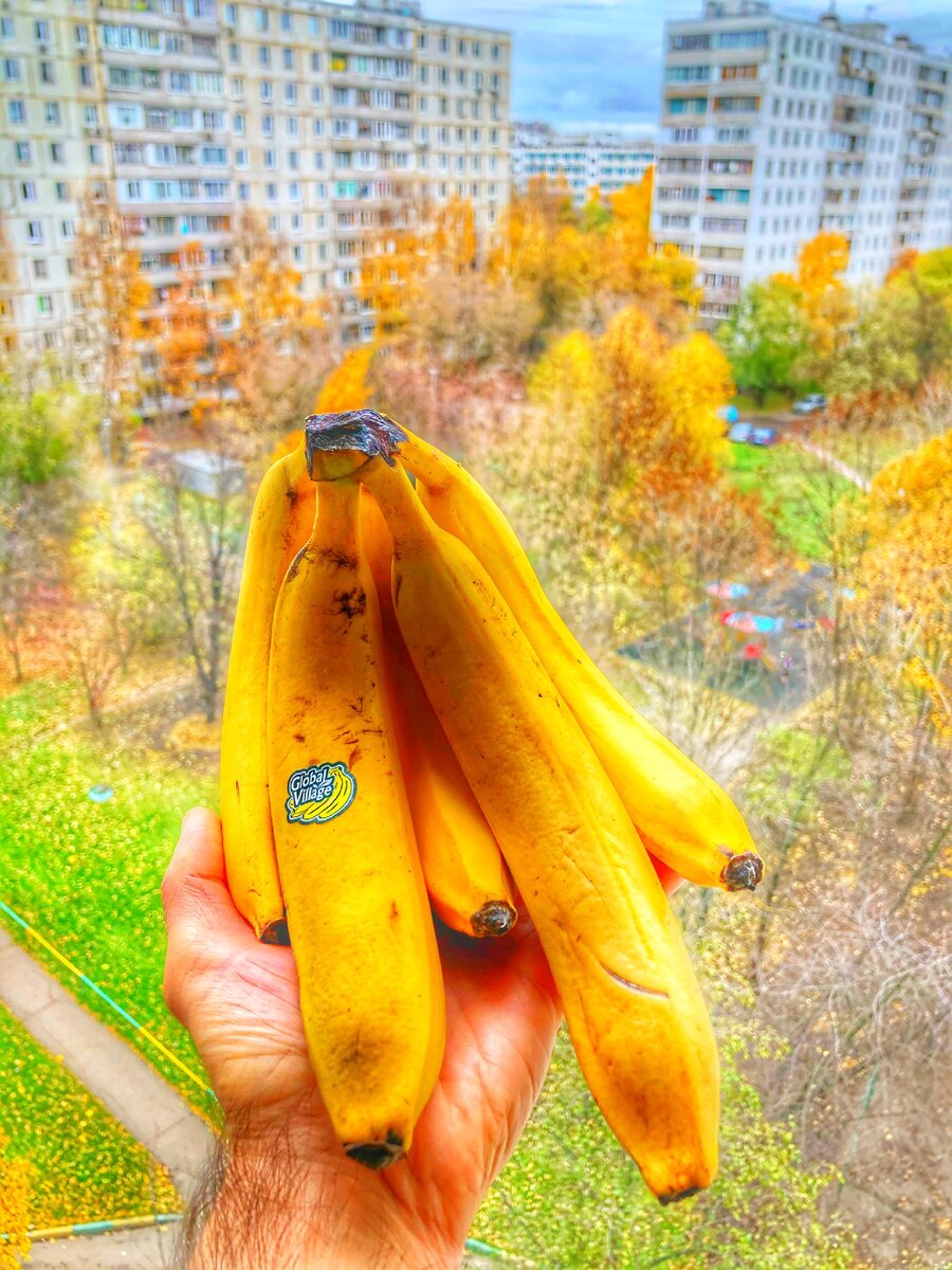 В бананах всего лишь 💯 Ккал на 100 гр, поэтому они не испортят фигуру, гарантирую 😉