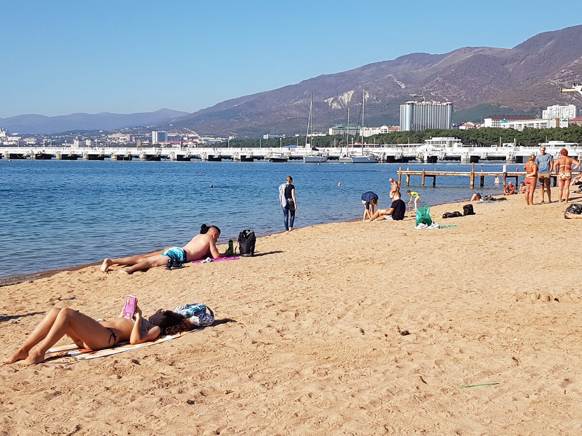 песчаный пляж в геленджике