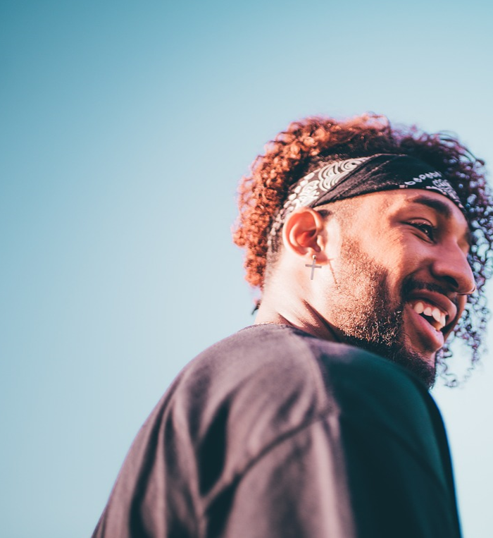 Pixabay License. https://pixabay.com/ru/photos/%D0%BF%D0%BE%D1%80%D1%82%D1%80%D0%B5%D1%82-%D0%BC%D0%BE%D0%B4%D0%B0-%D0%BC%D1%83%D0%B6%D1%87%D0%B8%D0%BD-%D1%81%D1%87%D0%B0%D1%81%D1%82%D0%BB%D0%B8%D0%B2%D1%8B-3766552/