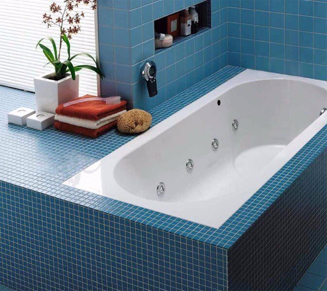 Встроить ванну в плитку. Ванна Villeroy & Boch Libra 160x70 ubq167lib2v-01 кварил. Villeroy Boch ванна Libra. Ванная с экраном. Экран для ванны.