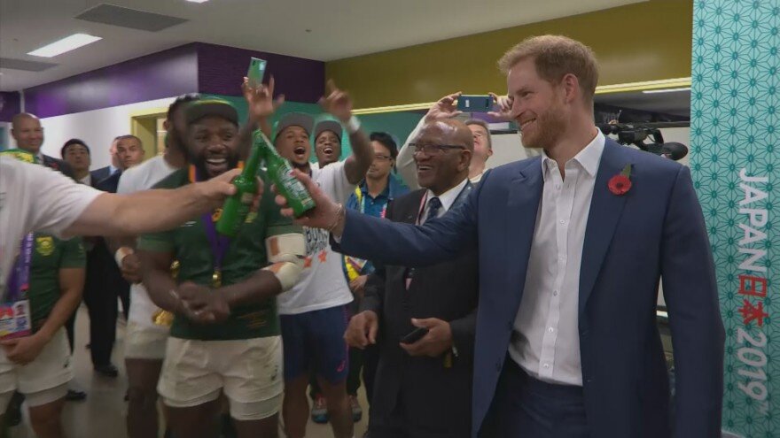 Гарри поздравляет регби-команду RWC  с победой в Японии