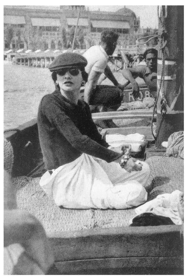 Очень редкое фото Коко на отдыхе