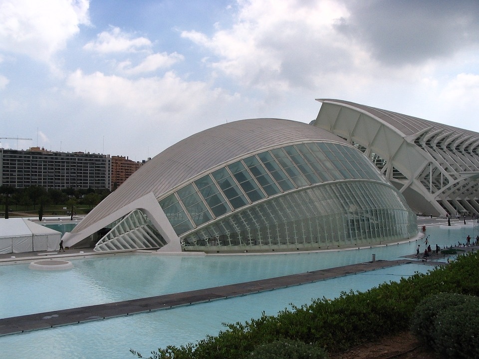 https://pixabay.com/photos/spain-valencia-modern-architecture-2037839/