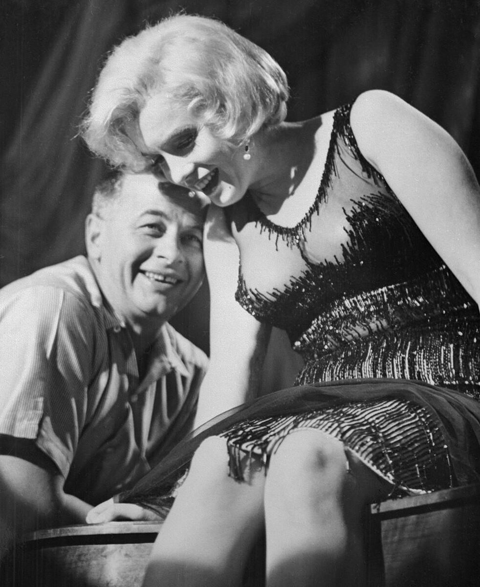 "Я единственный режиссер, снявший два фильма с Мерилин Монро. Я не требую "Оскара", но боевой орден я заслужил" (Б. Уайлдер)