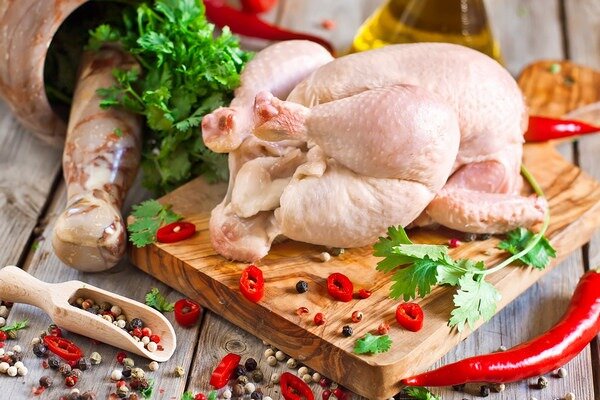 Важно тщательно готовить птицу, чтобы избежать проблем (Фото: meatbranch.com)
