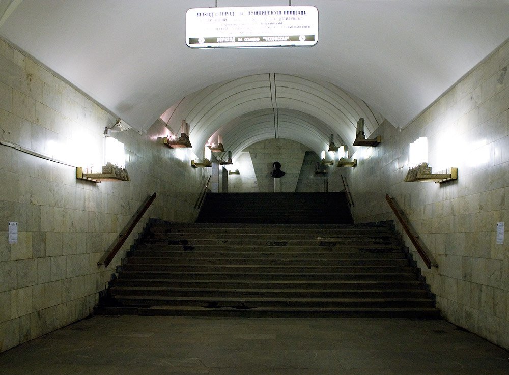 Метро тверская. Станция метро Пушкинская Москва. Станция Пушкинская Московского метрополитена. Станция Чеховская вестибюль. Метро Пушкинская метро Чеховская.