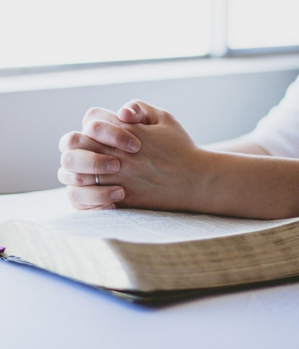 https://cdn.pixabay.com/photo/2016/04/05/03/18/prayer-1308663_960_720.jpg