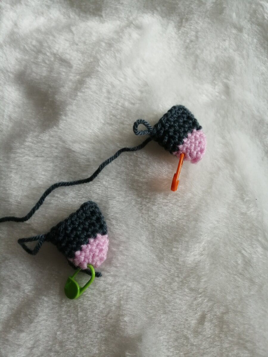 Ножки мышки,связанной крючком