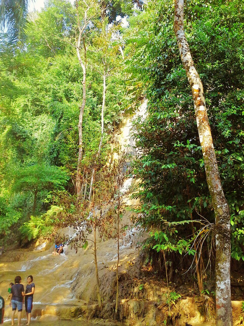 Водопад и радоновые источники Хин Дат Хот