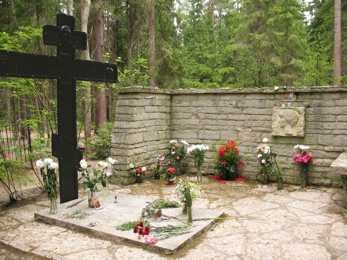 Комарово некрополь могила Анны Ахматовой