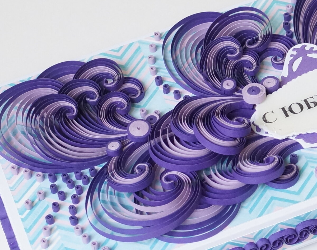 Подарочная коробка для денег в технике квиллинг (бумажная филигрань). Фиолетовые завитки