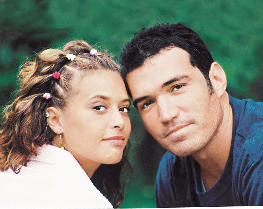 Актеры:	 Серджо Парис, Карен Спано, Уильям Белл Тейлор, Энджи Сепеда, Сальвадор дель Солар, Арнальдо Андре, Марта Фигуроа, Катя Кондос, Сантьяго Махиль, Ванесса Саба.