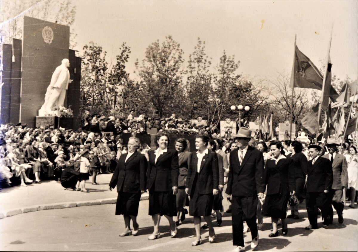 Первомайская демонстрация 1 мая 1962 год 8 школа город Ейск Краснодарский край