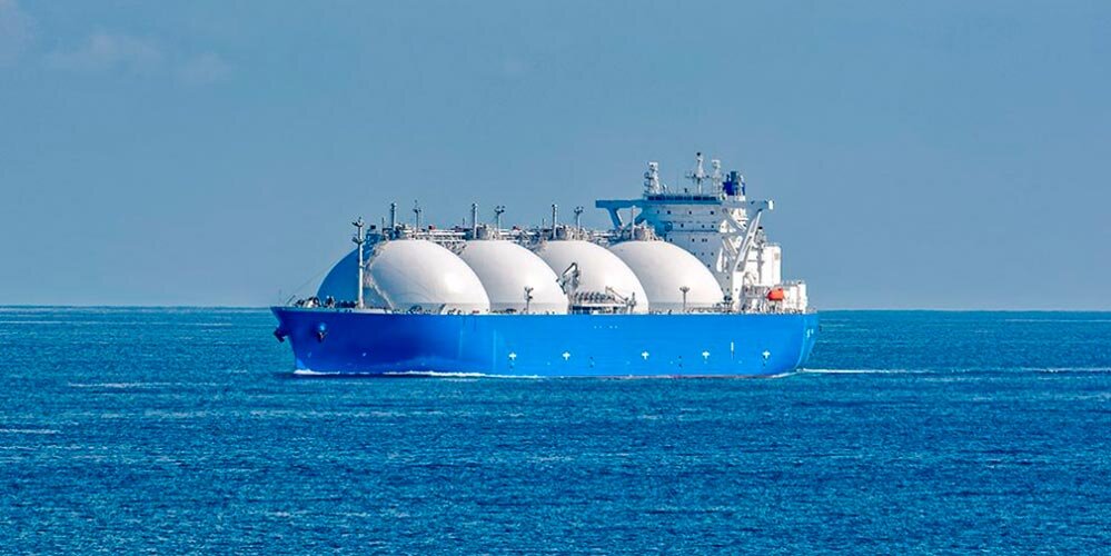контейнеры для сжиженного газа в открытом море. К 2023 году четыре терминала СПГ также должны быть построены в Германии. © IgorSPb / iStock