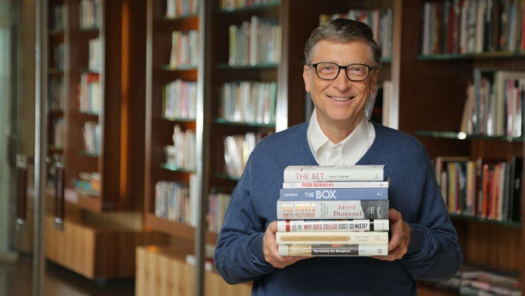  Билл Гейтс  Создатель Microsoft в школе прогуливал уроки по обществознанию и английскому языку, предпочитая математику и физику.-2