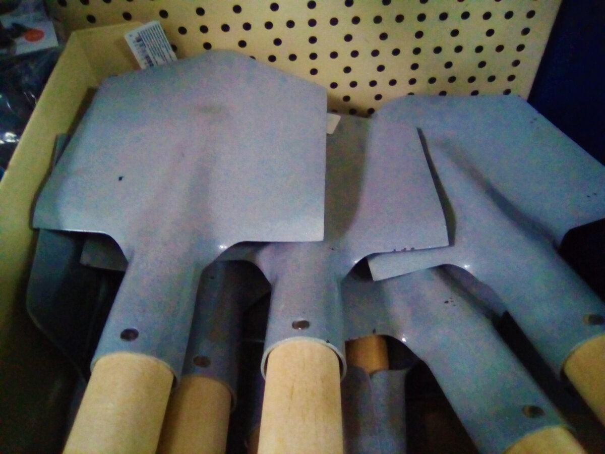 Лопата снеговая деревянная. Лопата для уборки снега фикс прайс. Лопата снеговая тибет. Лопата автомобильная туристическая (порошковый окрас)(41475). Fix price лопата.