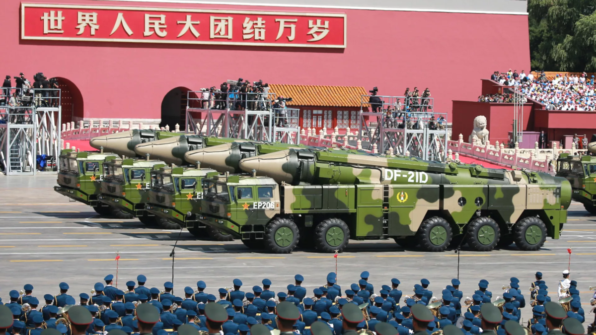 Китайская противокорабельная баллистическая ракета DF-21d. Дунфэн 21д. DF-21d ракета. DF-21d.