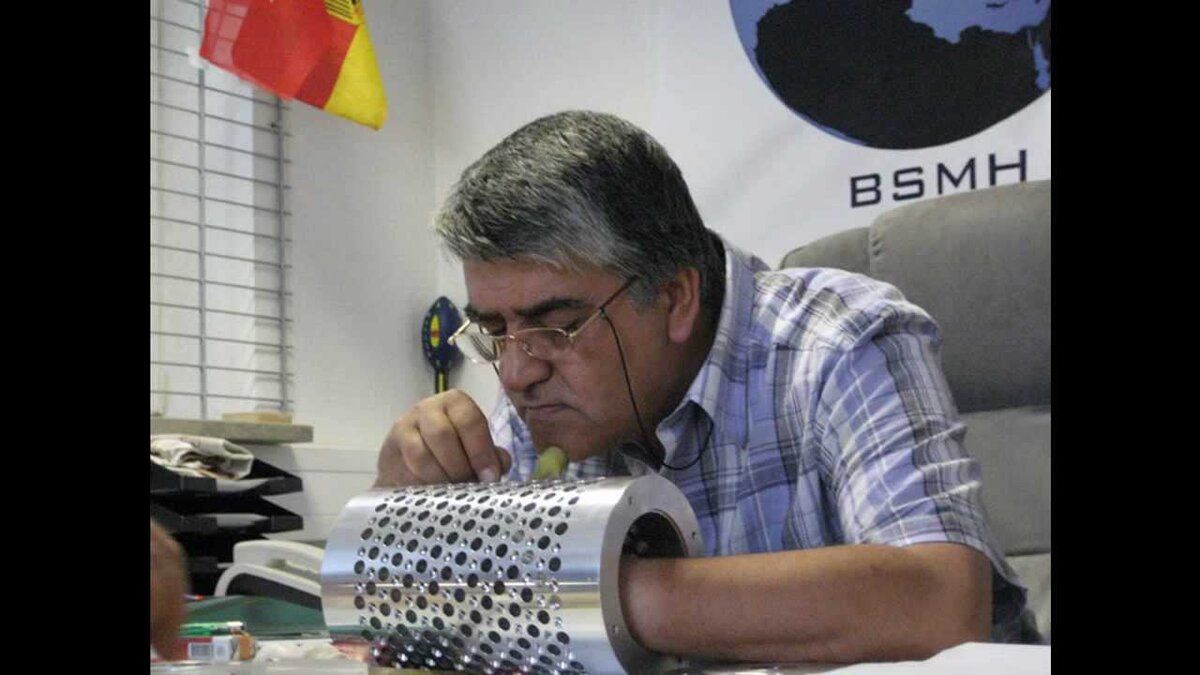 Муаммер Йилдиз за работой