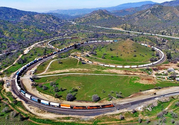 петля Техачапи(фото взято из открытого источника)