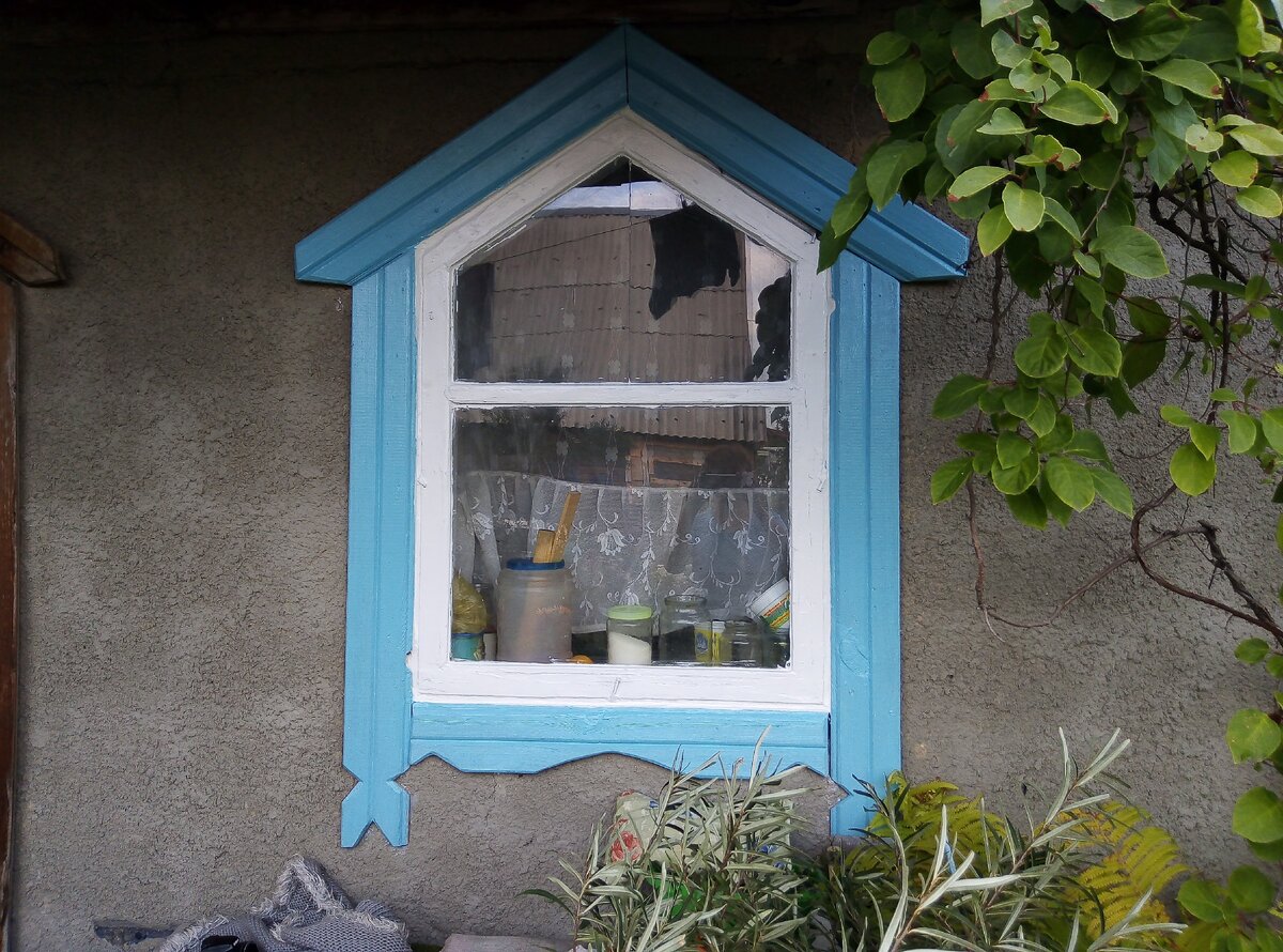 Окошечко после покраски просто загляденье