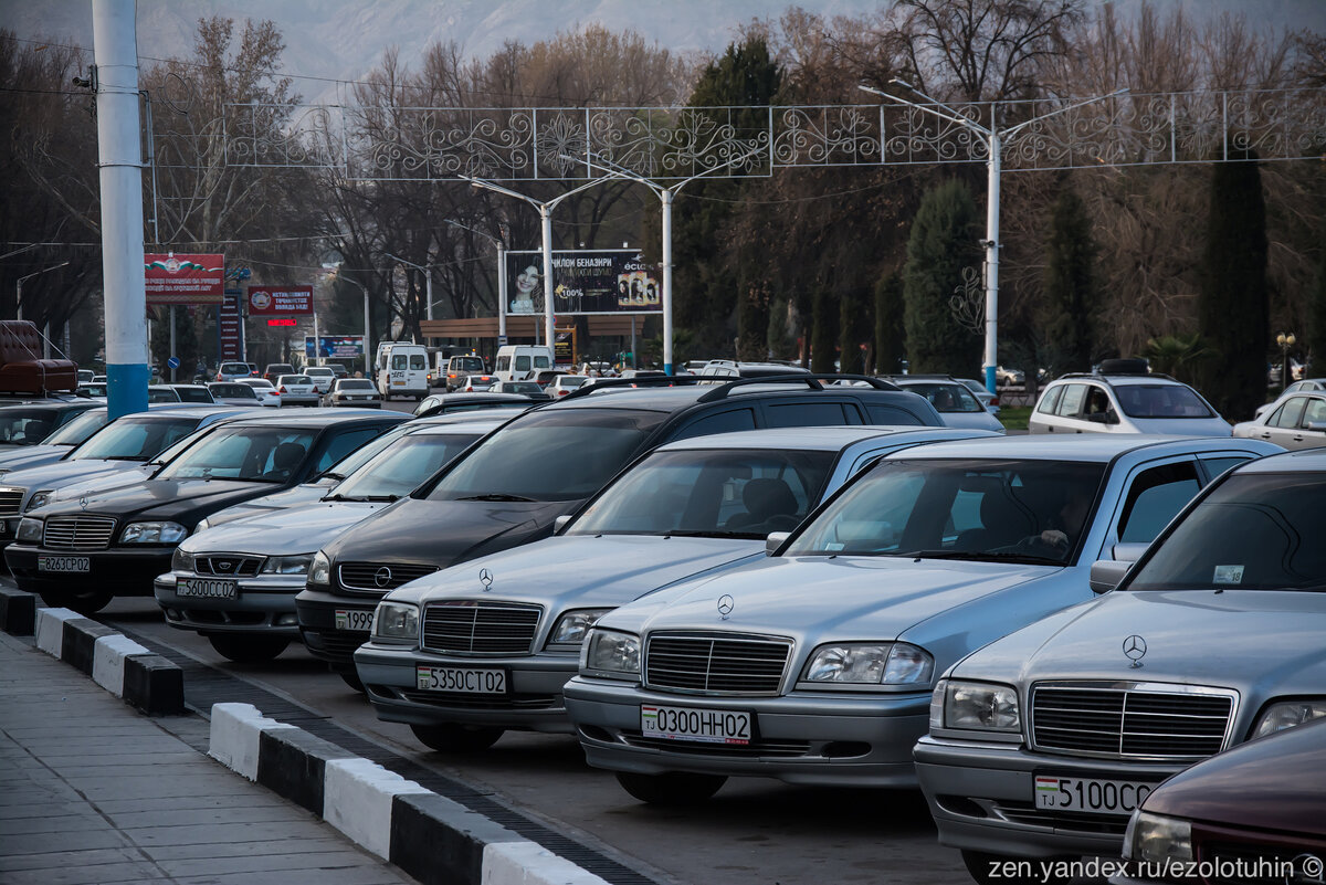 Сколько машин в таджикистане. Мерседес Таджикистан. Мерседес Сшка Таджикистан. Таджикская машина в России. Машина Таджикистан Худжанд.