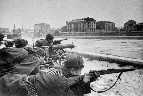 Советские войска ведут бои за город Краков
ФОТО: РИА Новости