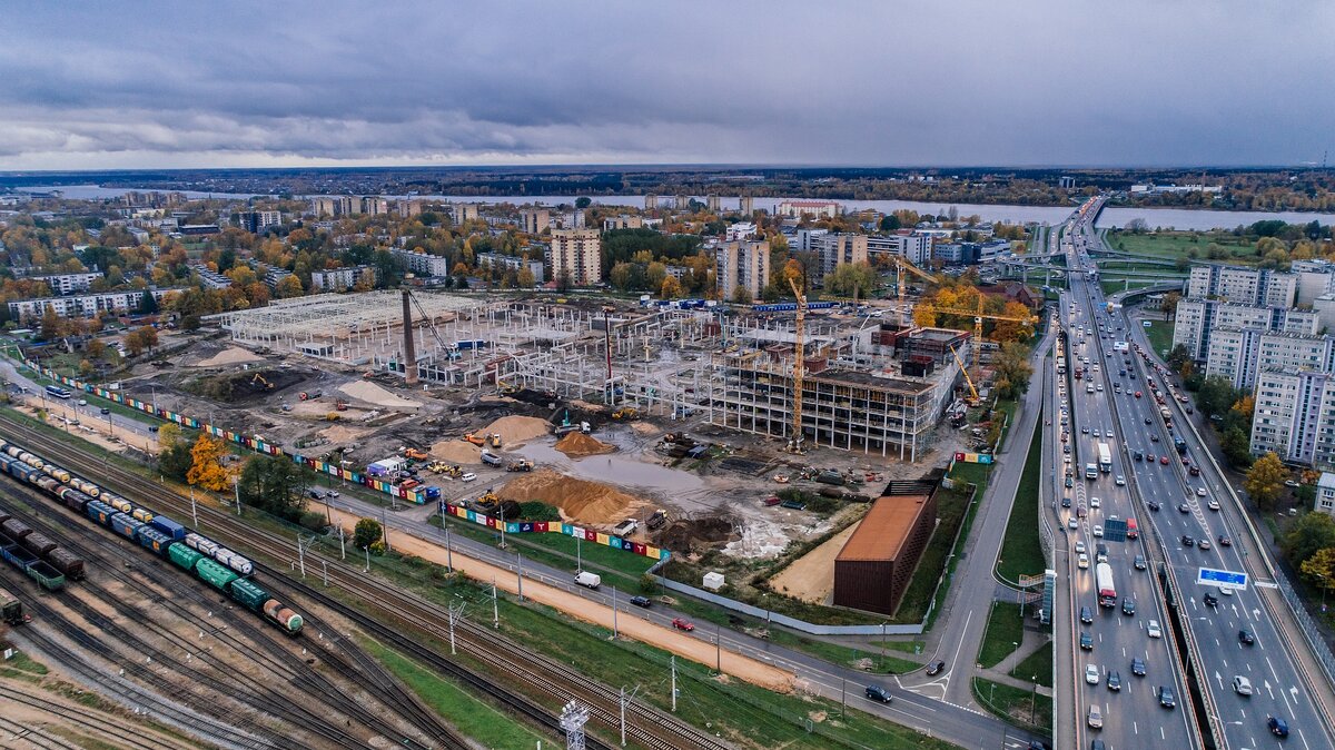 С высоты машины, люди и их проблемы кажутся очень маленькими