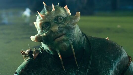 кадры из фильмов "Последний богатырь" и "Аквамен"