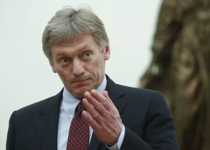 Пресс-секретарь Кремля Дмитрий Песков в Кремле в Москве 26 марта 2018 года. Его доходы были в числе тех, что перечислял Кремль.