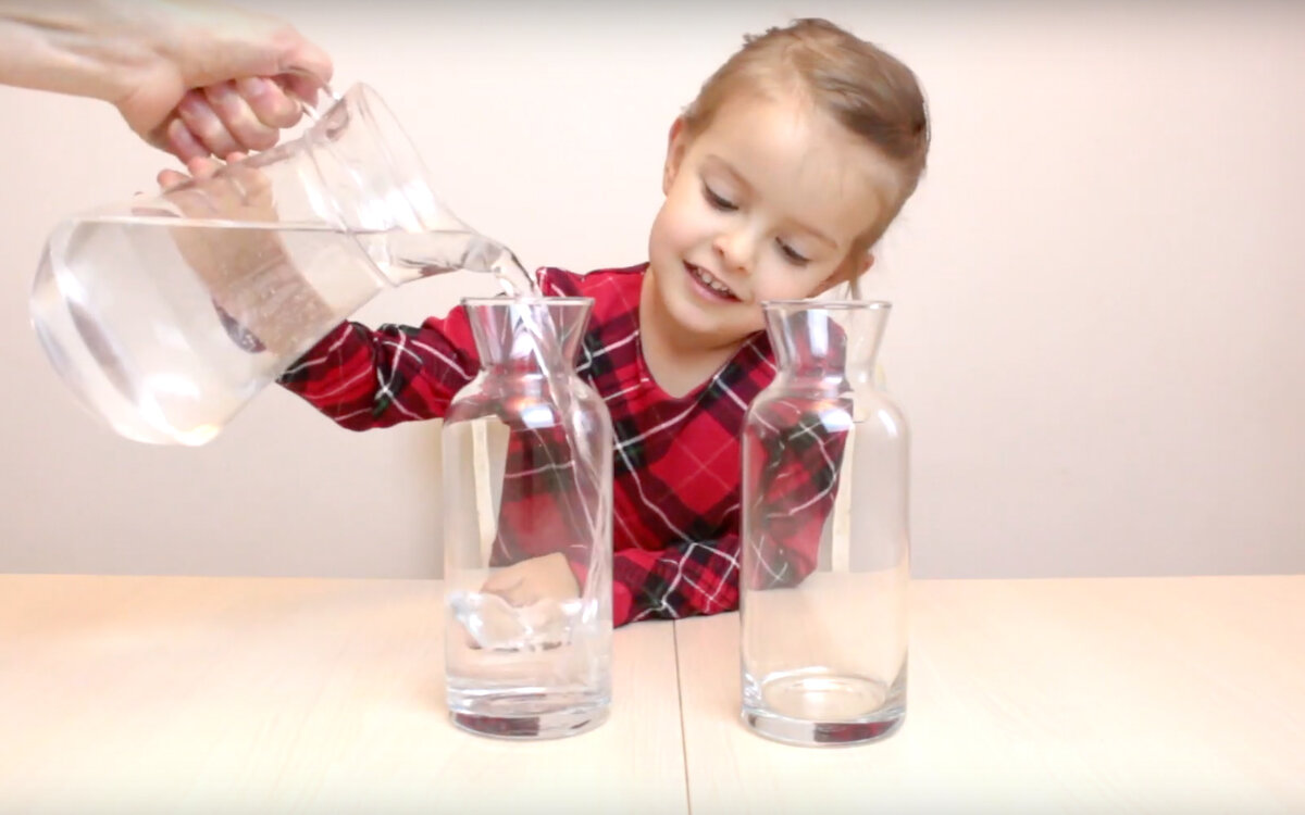 Наливаем воду ровно половину