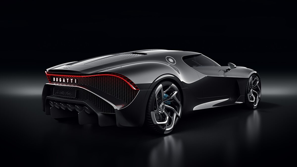 Самая дорогая машина Bngatti  la Voiture Noire стоит 16.5 миллионов евро включая налоги