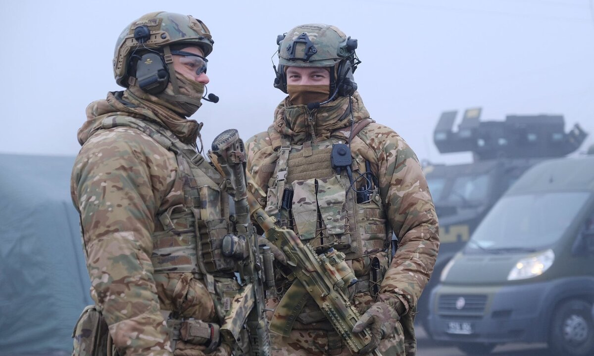 Украинские военнослужащие в Донецке Фото: Reuters 