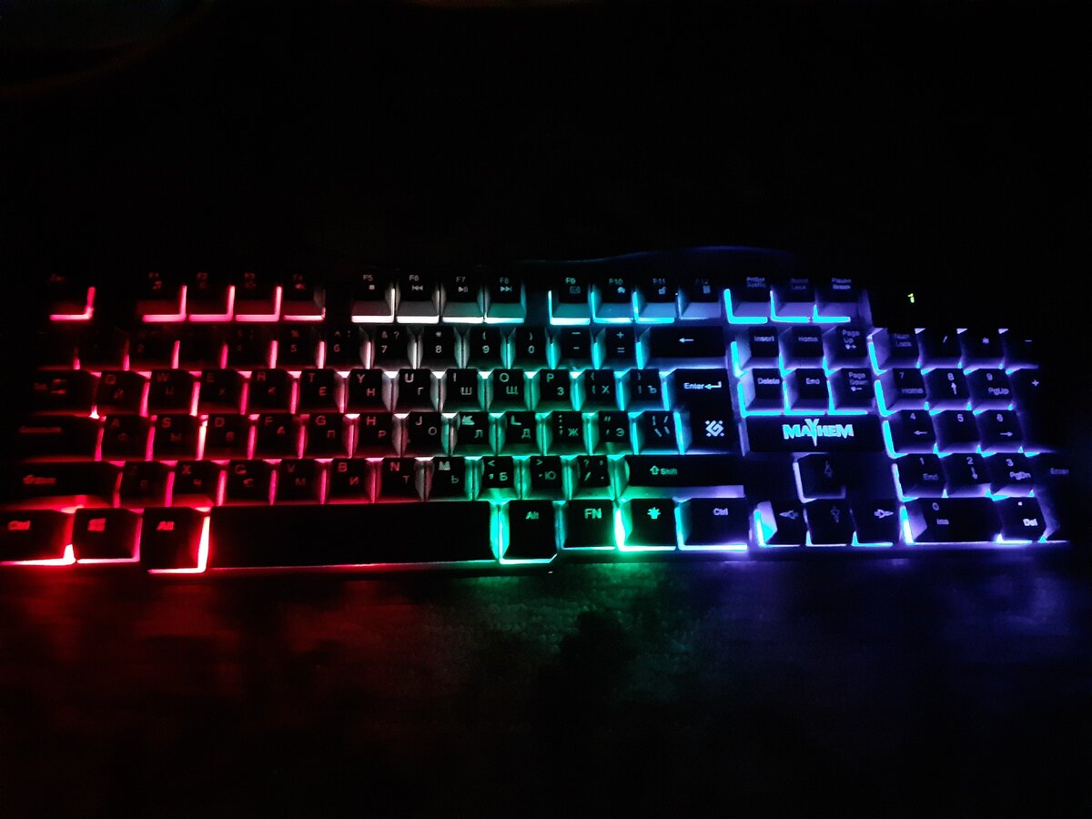Подсветка RGB периферийная, подсветки символов нет