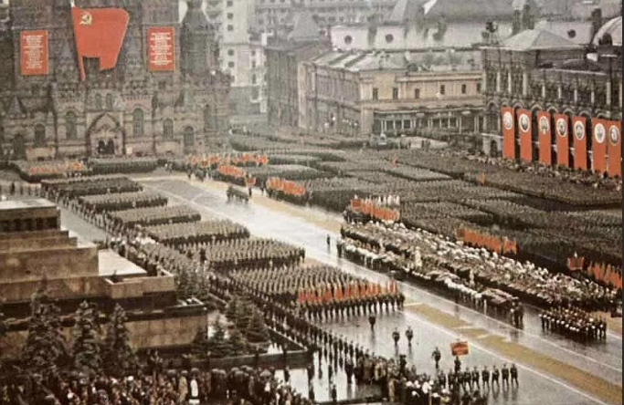 Парад Победы 1945 г. Фото из интернета.