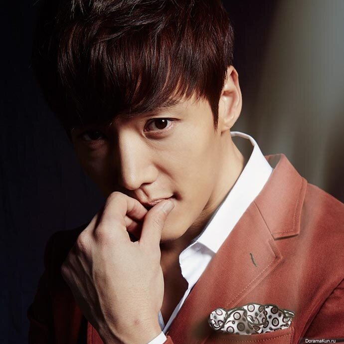 Фото из интернета. Актер Чхве Джин Хек.