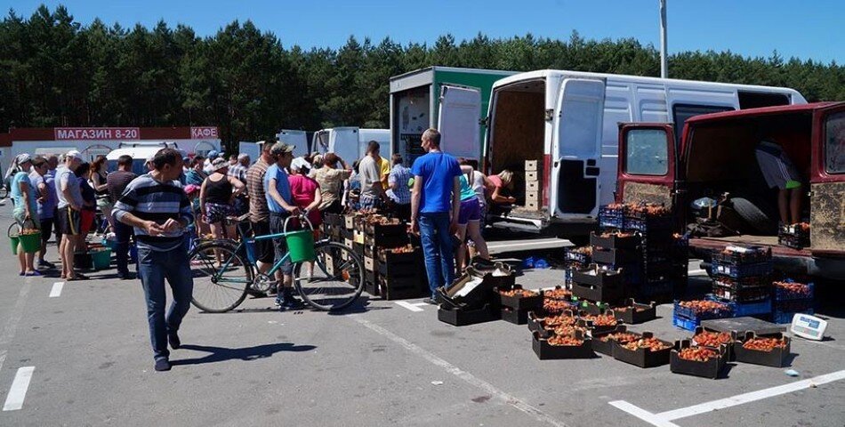 Клубничный рынок. Фото из архива