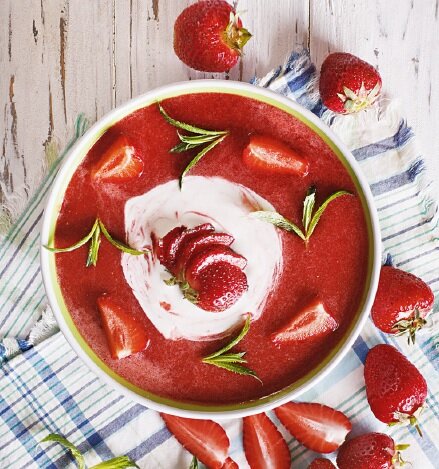 Вот такой вариант клубничного крем-супа получается, если его приготовить по рецепту ниже