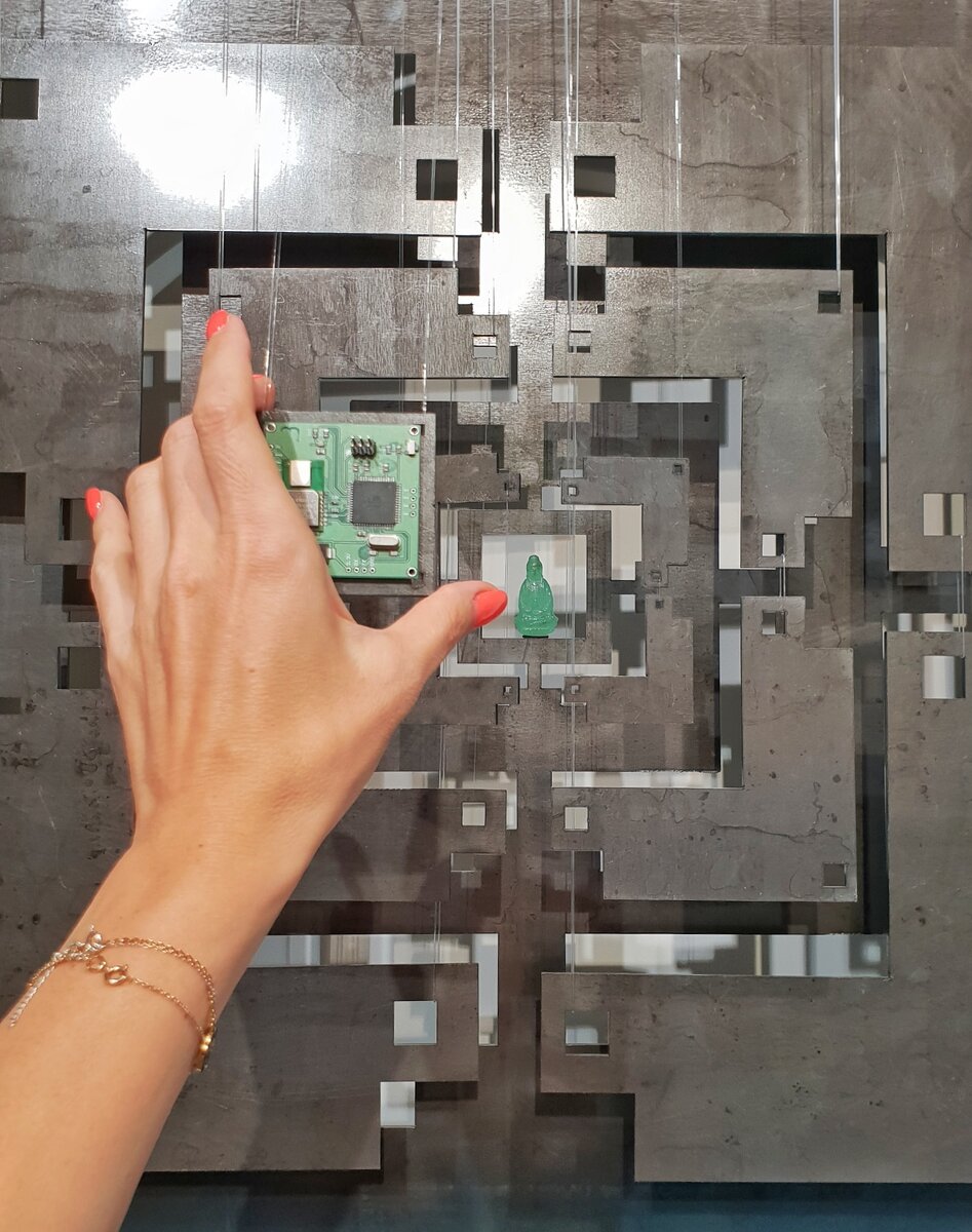 «Мандала. Сакральное схематическое изображение современной Вселенной» Фрагмент работы художника Jacob Yakubov. Фото мое