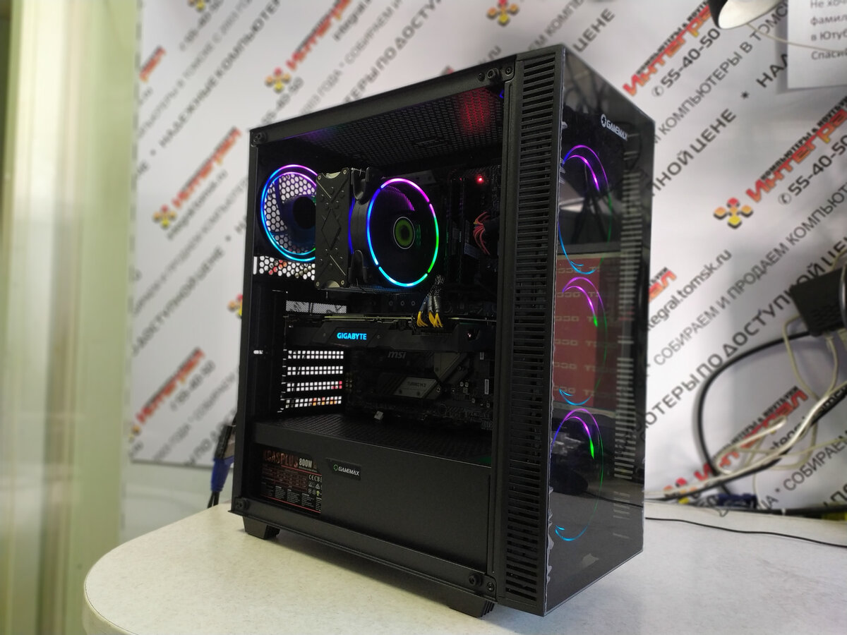 Пять RGB вентиляторов синхронизируются через контроллер корпуса