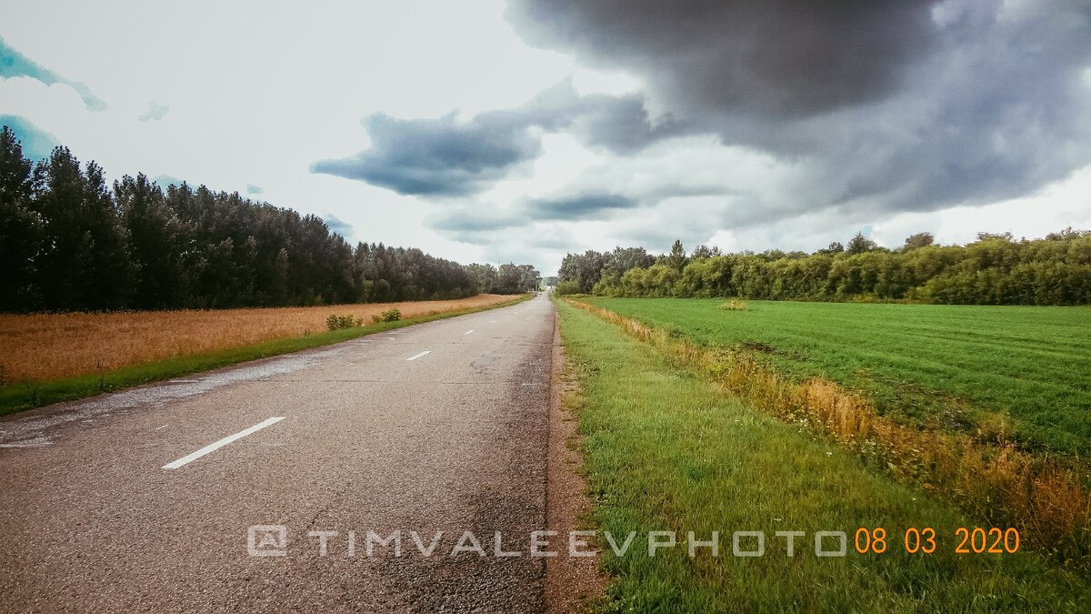 Дорога - пока ещё без дождя.