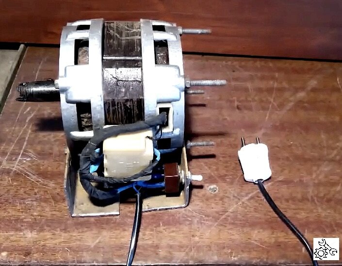 Электродвигатель от стиральной машины.