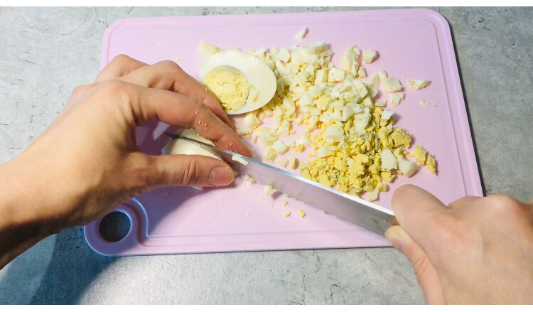 пирожки из слоеного теста на сковороде жареные с луком и яйцом рецепт с фото | Дзен