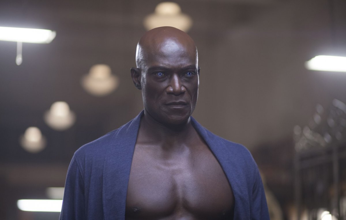 Питер Менса в сериале "Миднайт, Техас"