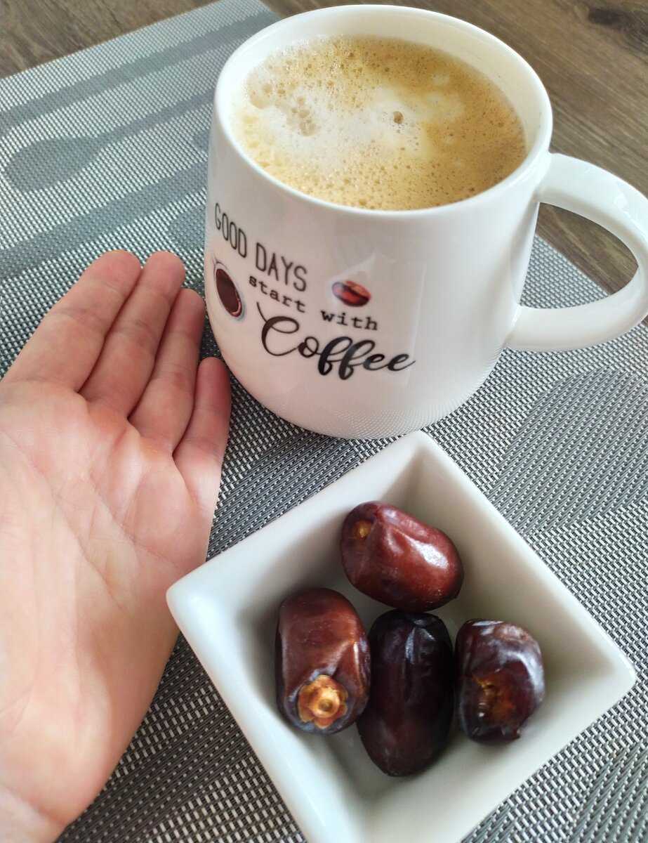 финики и кофе