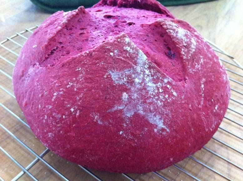 Как сделать хлеб красным. Черствый хлеб. Сухой хлеб. Хлеб из свеклы. Амитхаша белый хлеб.