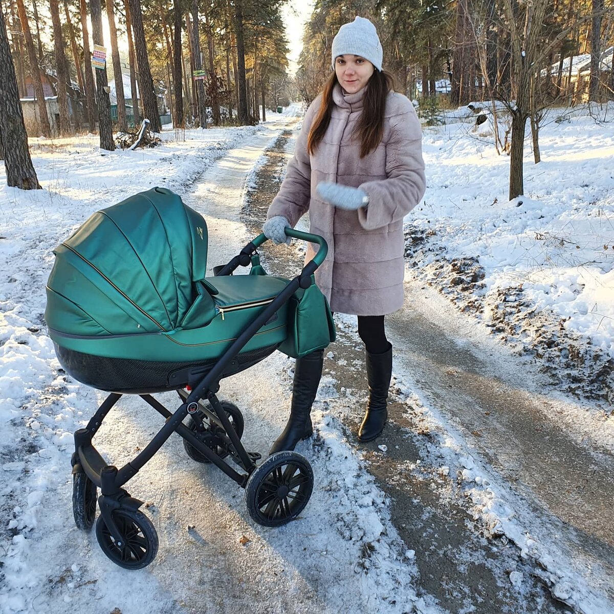 С сыном на прогулке 