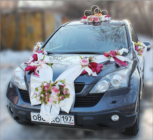 Как оригинально оформить машину на свадьбу?